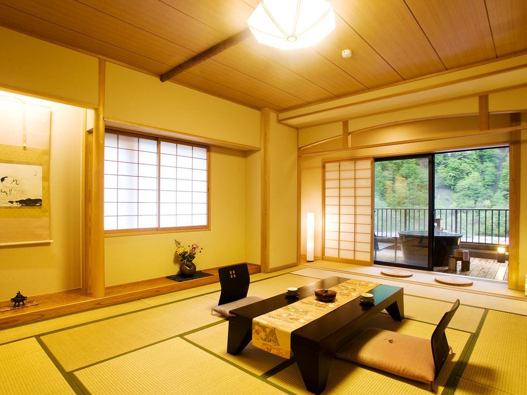 Yukimurasaki Takayama  Quarto foto